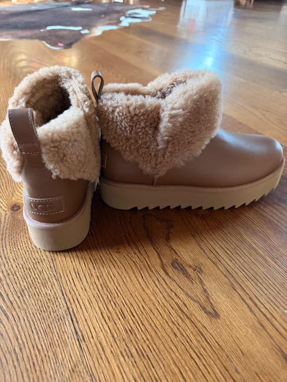 Ugg boots - Picture 2 of 2